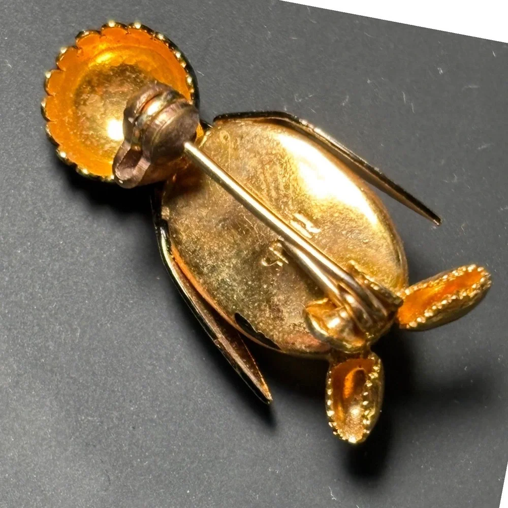 Vintage Penguin Brooch Faux Pearl Gold Tone Enamel Bird Pin Spain 27mm